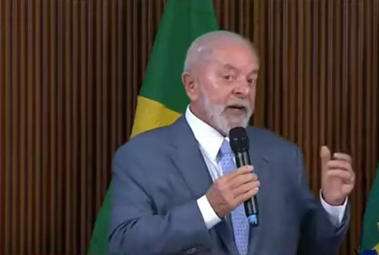 Em reunião ministerial, Lula chama Bolsonaro de “covardão”