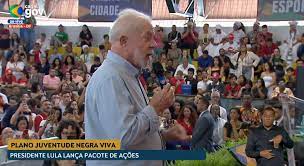 ACABOU AMOR? Jovens deixam evento durante fala de Lula