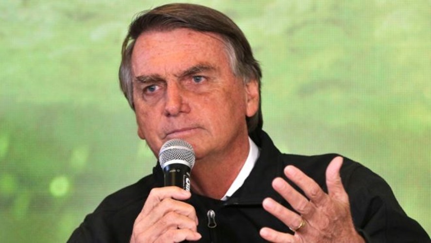 Bolsonaro rebate acusações: “Você pode discutir e debater tudo o que está na Constituição Federal”