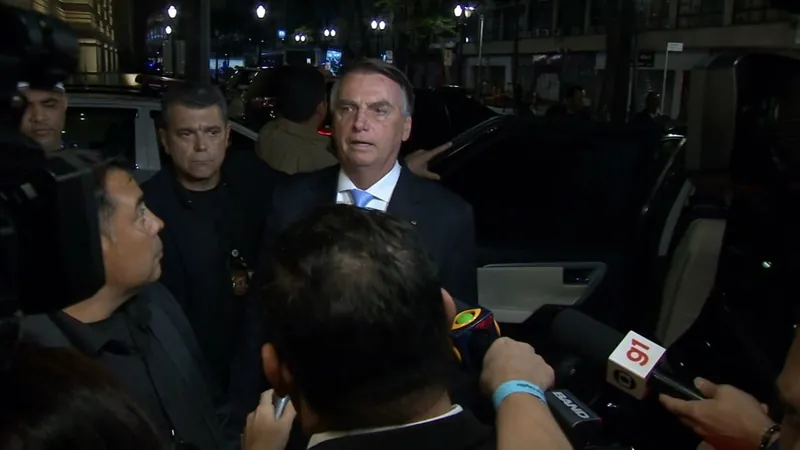 “Chega de me perseguir. Dá paz”, diz Bolsonaro sobre estadia em embaixada