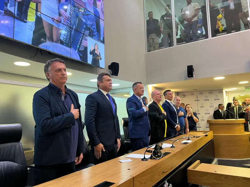 Bolsonaro divide parlamentares na Paraíba