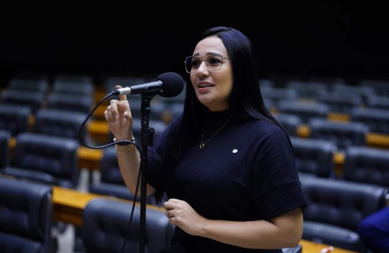 Deputada denuncia câmeras escondidas dentro de apartamento em Brasília