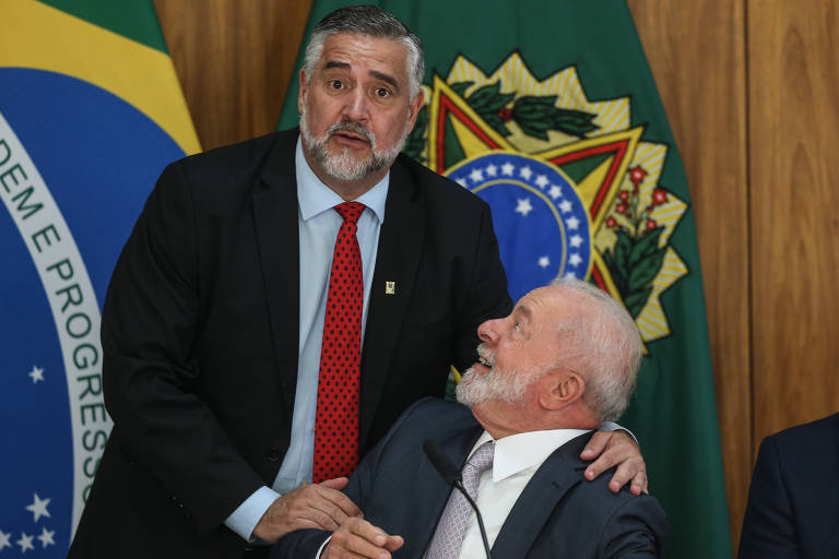 Governo apaga das redes transmissão de evento em que Lula pede voto para Boulos