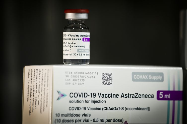 AstraZeneca suspende produção de vacina contra covid-19