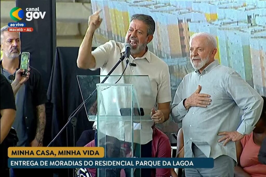 Lira é vaiado novamente em evento junto a Lula em Alagoas