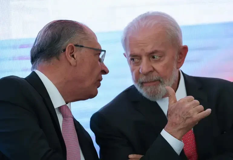 Lula incha quadro de estatais e supera patamar de 2022