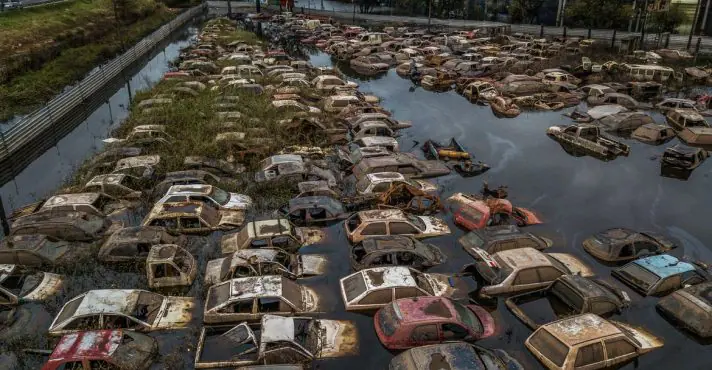 Como o RS vai lidar com os milhares de carros destruídos pelas enchentes?