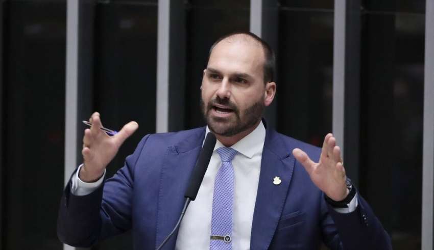 Ao rebater internauta, Eduardo Bolsonaro afirma que Nordeste é a “pior região do país”