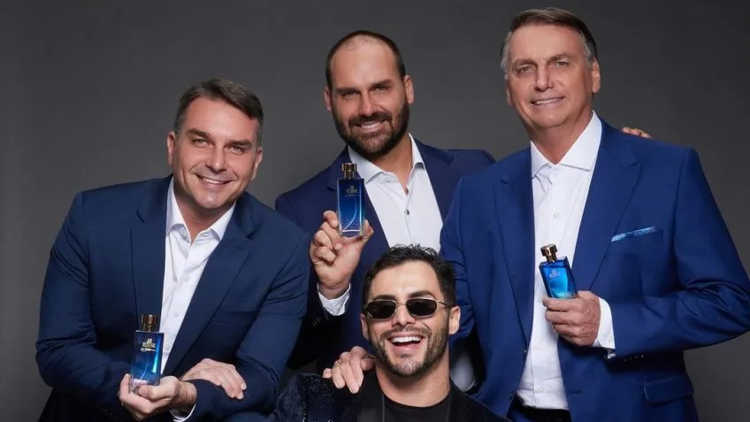 Bolsonaro brinca sobre ser maquiado para lançamento de perfume