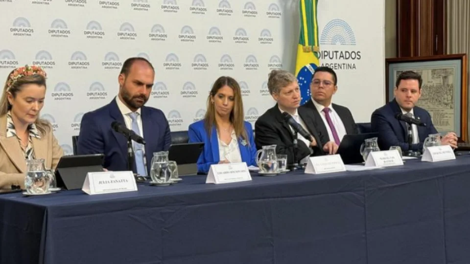 Deputados pedem asilo para bolsonaristas fugitivos do 8/1 na Argentina