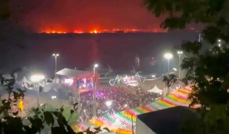 Incêndio no Pantanal é visto ao fundo de festa junina em Corumbá (MS)