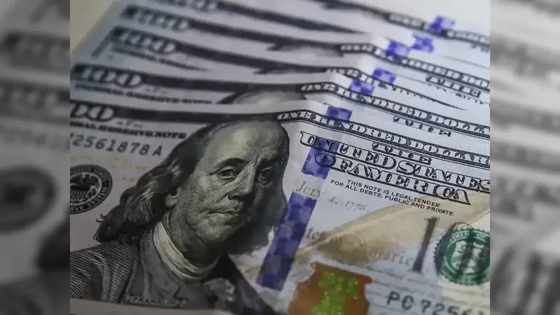 Dólar volta a subir e tem maior cotação desde julho de 2022