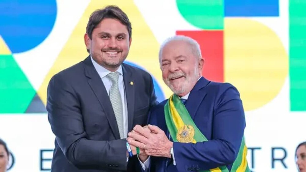 Lula e ministro indiciado por corrupção e lavagem de dinheiro anunciam obras no Maranhão