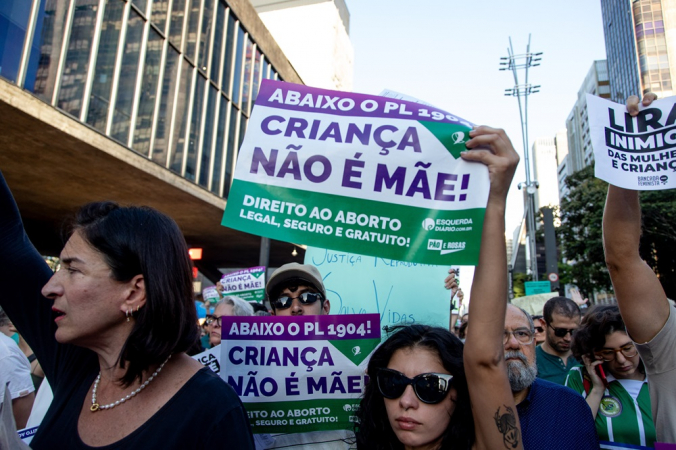 Manifestantes ocupam Avenida Paulista contra PL do aborto