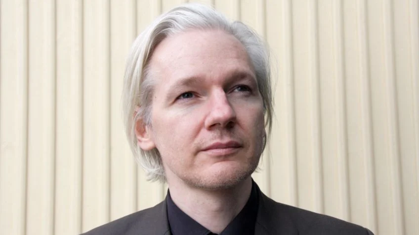 Fundador do WikiLeaks, Julian Assange, é libertado da prisão após acordo judicial nos EUA