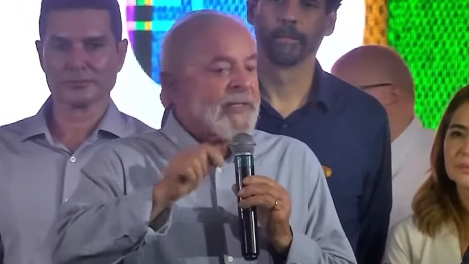 LULA CHAMA BOLSONARO DE “MENTIROSO”, ATACA MÉDICOS E COBRA IMPRENSA PARA FISCALIZAR OBRAS DO GOVERNO