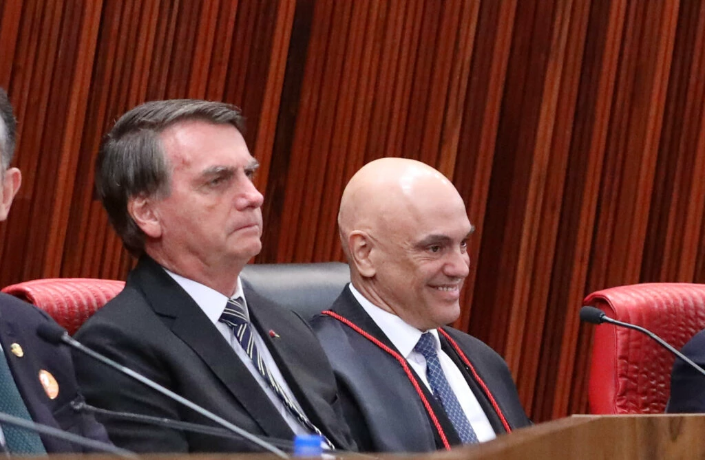 STF se corrige e permite que Jair Bolsonaro e Ramagem mantenham contato 