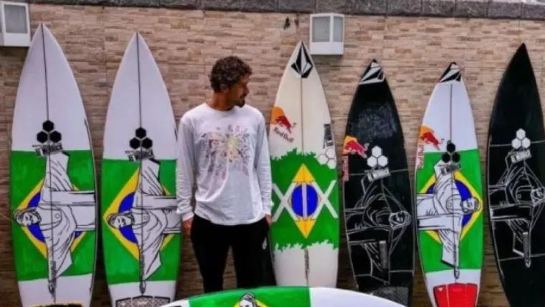 Surfista brasileiro foi obrigado a retirar pintura do Cristo Redentor de suas pranchas para participar dos Jogos Olímpicos