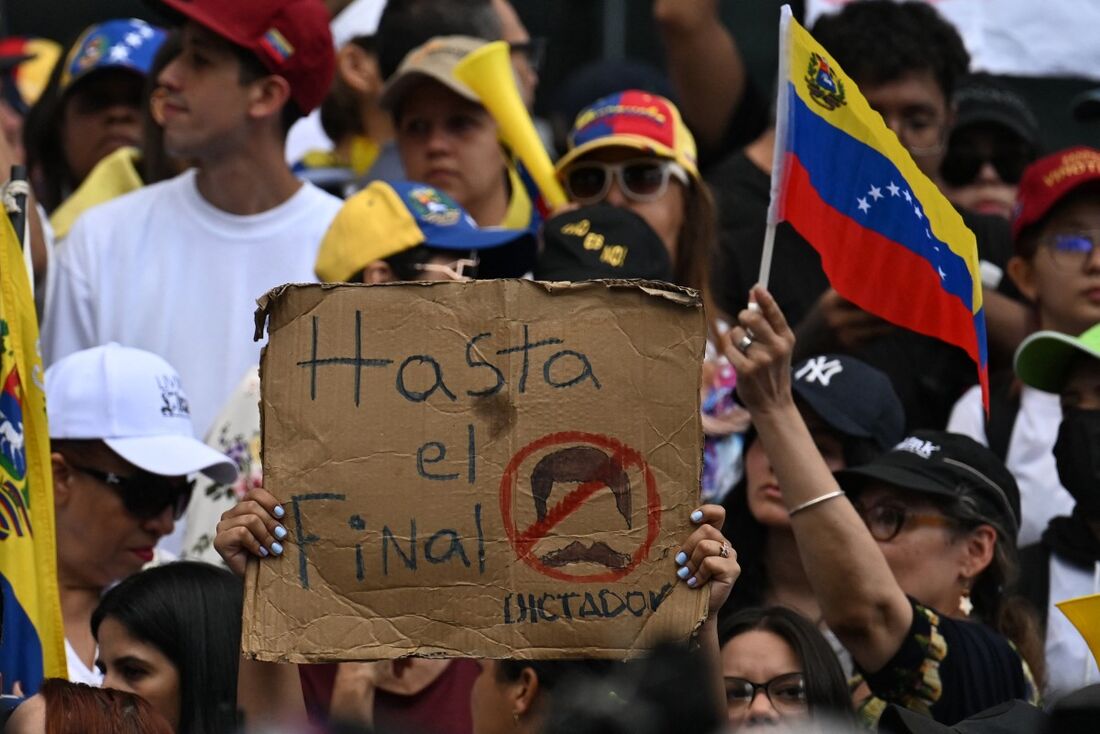 Número de mortos em protestos na Venezuela sobe para 12