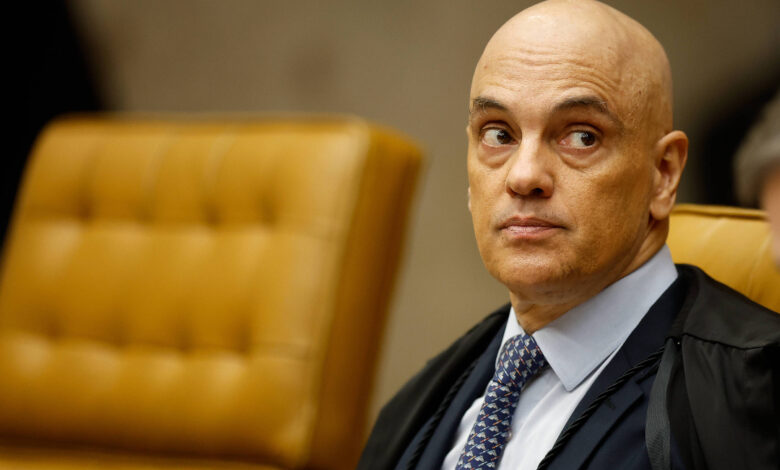 Novo apresenta queixa-crime contra Moraes por falsidade ideológica e formação de quadrilha