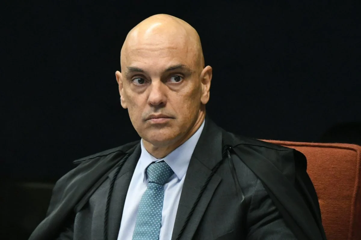 Alexandre de Moraes acionou órgão do TSE fora do rito regular para investigar aliados de Bolsonaro, diz jornal