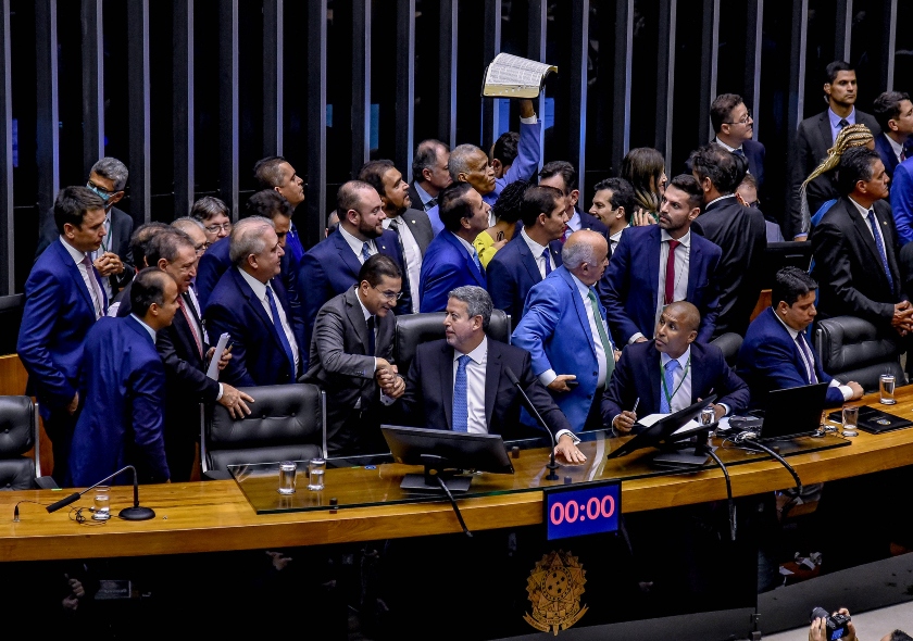 Câmara avança na reforma tributária e aprova urgência para o Comitê Gestor