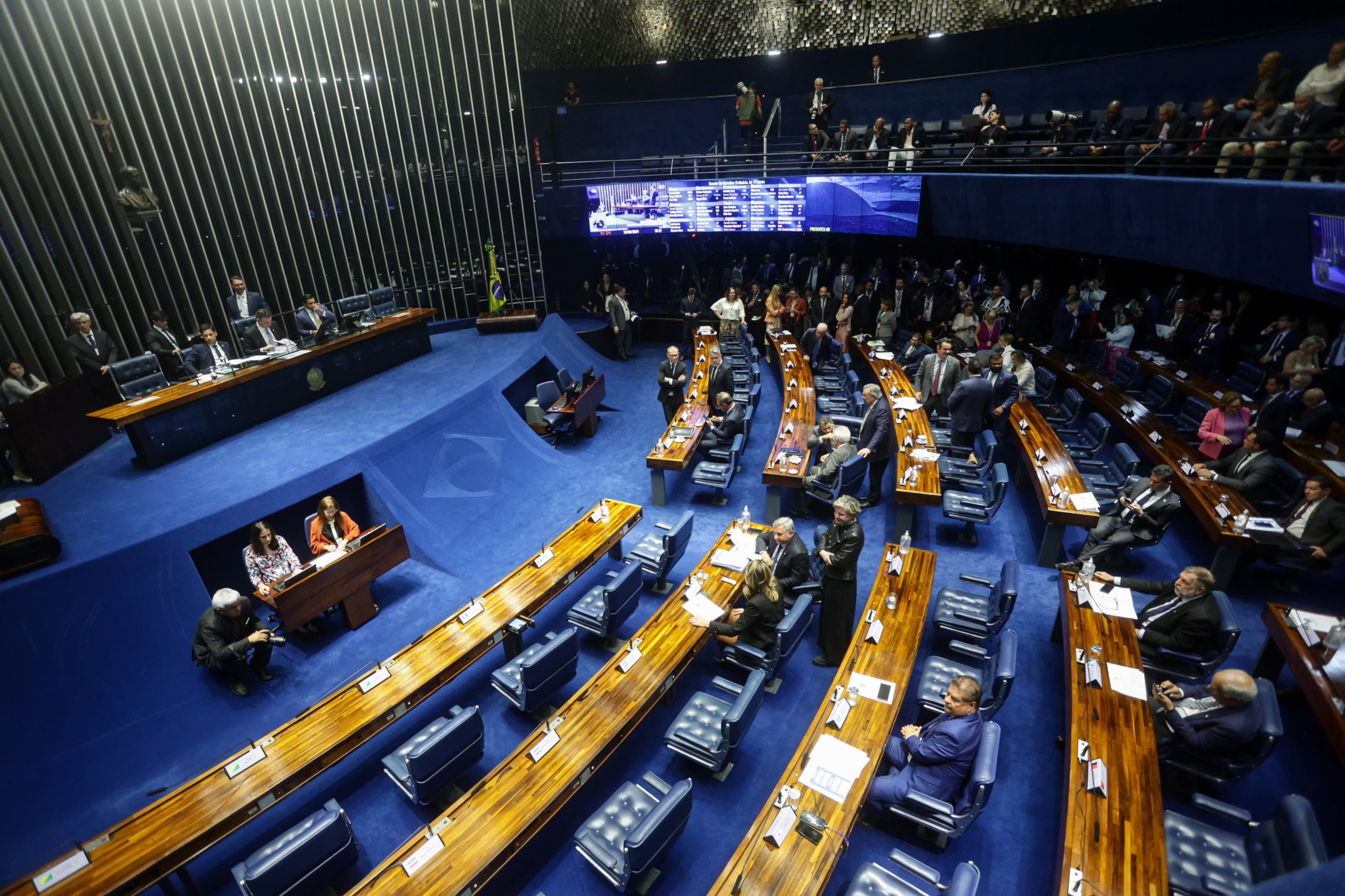 Senado aprova urgência de projeto que anula parte do decreto de armas de Lula