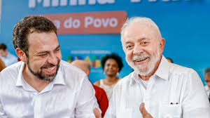 Em ato ao lado de Lula, Boulos diz que Marçal é “bandido” e chama Nunes de “incompetente”