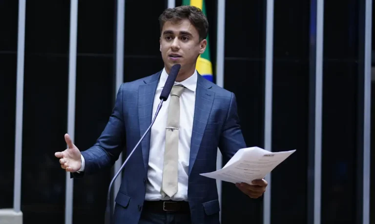 Deputado Nikolas propõe paralisar Congresso Nacional após Moraes suspender X