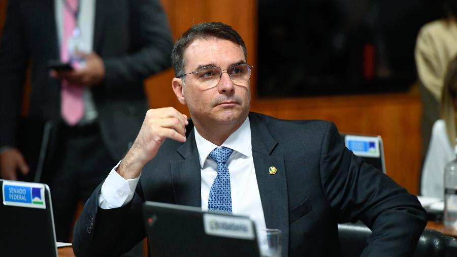 Flávio Bolsonaro pede impeachment de Alexandre de Moraes