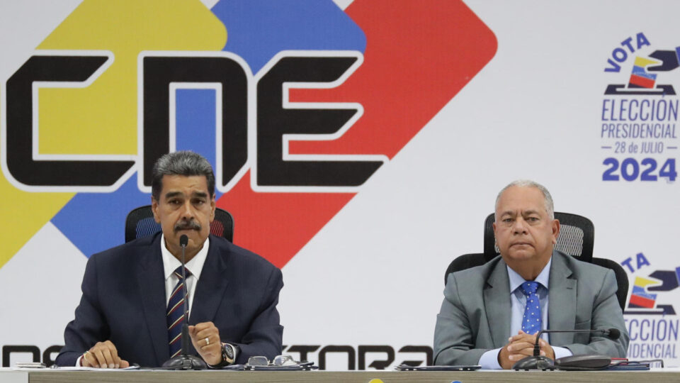 Membro do CNE denuncia irregularidades nas eleições e diz que não recebeu evidências da vitória de Maduro