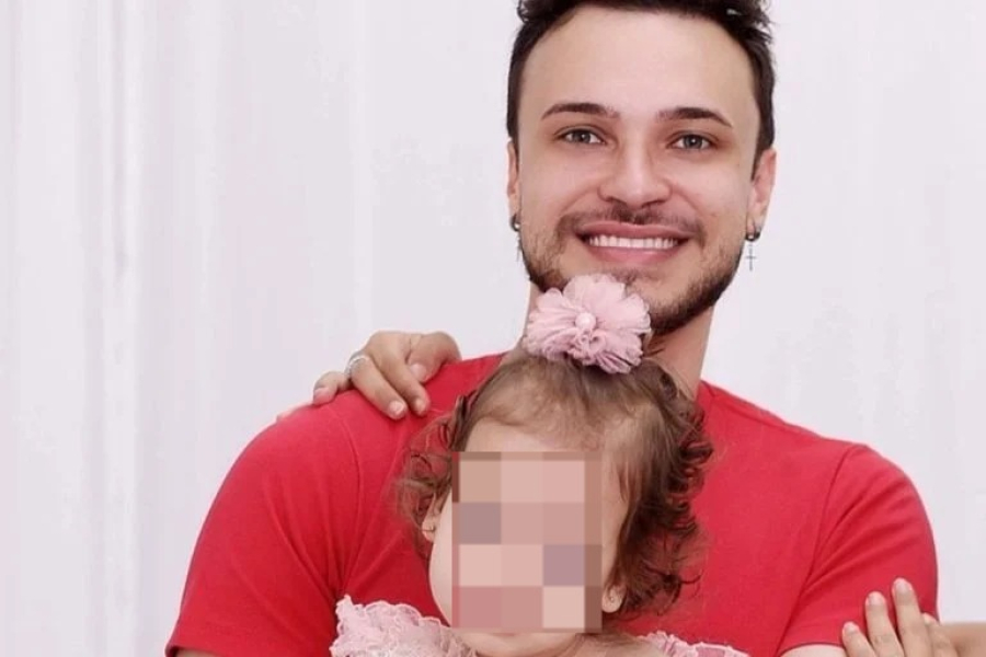 Polícia prende influencer que zombou de filha deficiente