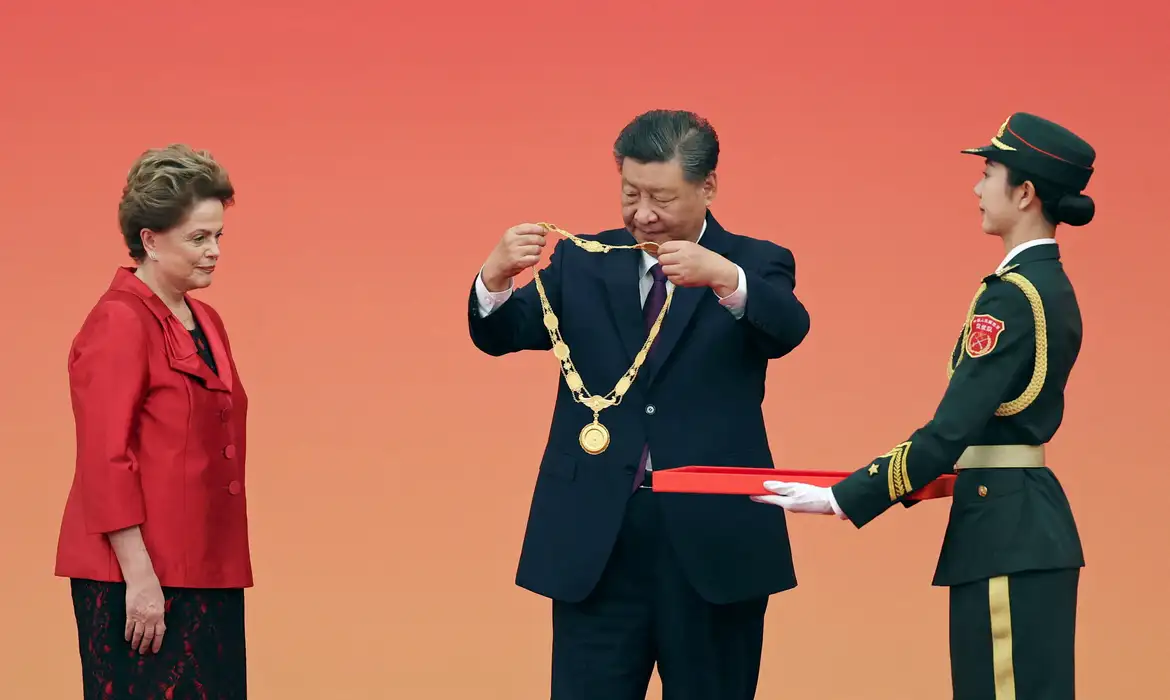 Dilma Rousseff recebe honraria máxima de Xi Jinping