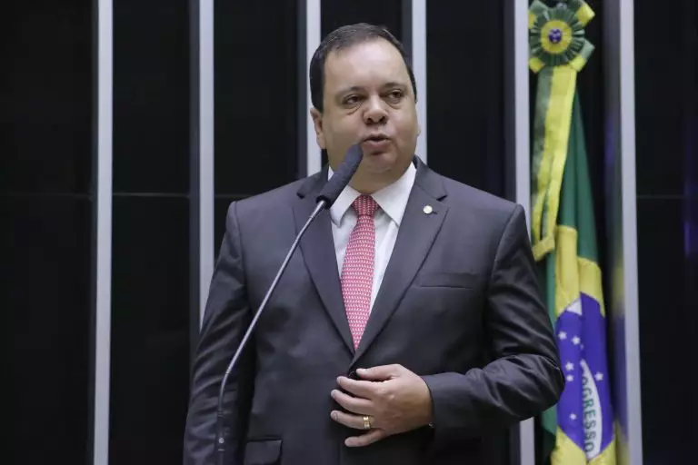 Elmar Nascimento e os Perigosos Labirintos da Disputa pela Presidência da Câmara