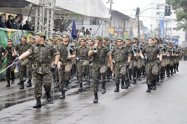 Exército se posiciona após ordem para militares fazerem selfie no 7/9