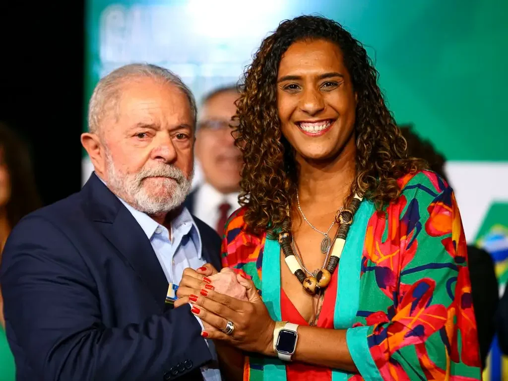 Anielle Franco chega a Brasília para conversar com Lula e confirmar denúncia