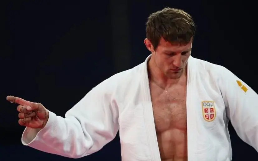 Judoca é suspenso por fazer sinal da cruz em luta nas Olimpíadas