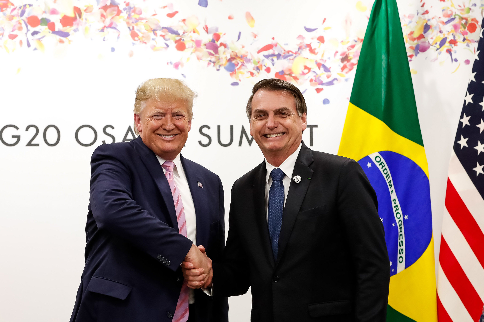 Brasileira implora para Trump não transformar EUA em “Brasil” e recebe apoio de Bolsonaro