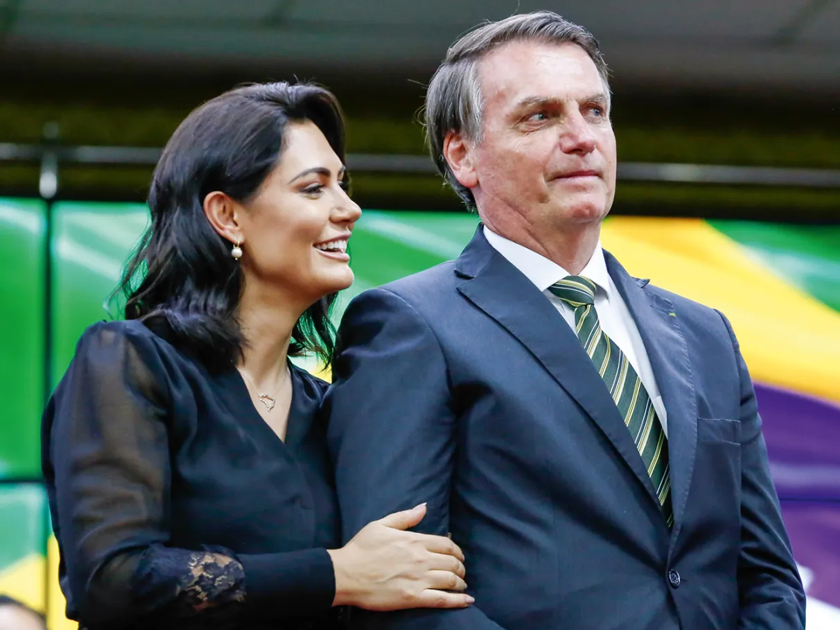 Bolsonaro mira 2026 e aposta em anistia enquanto lança Michelle para o Senado