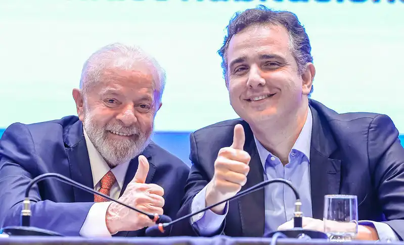 Pacheco sinaliza apoio à reeleição de Lula e de olho em uma possível vaga no STF