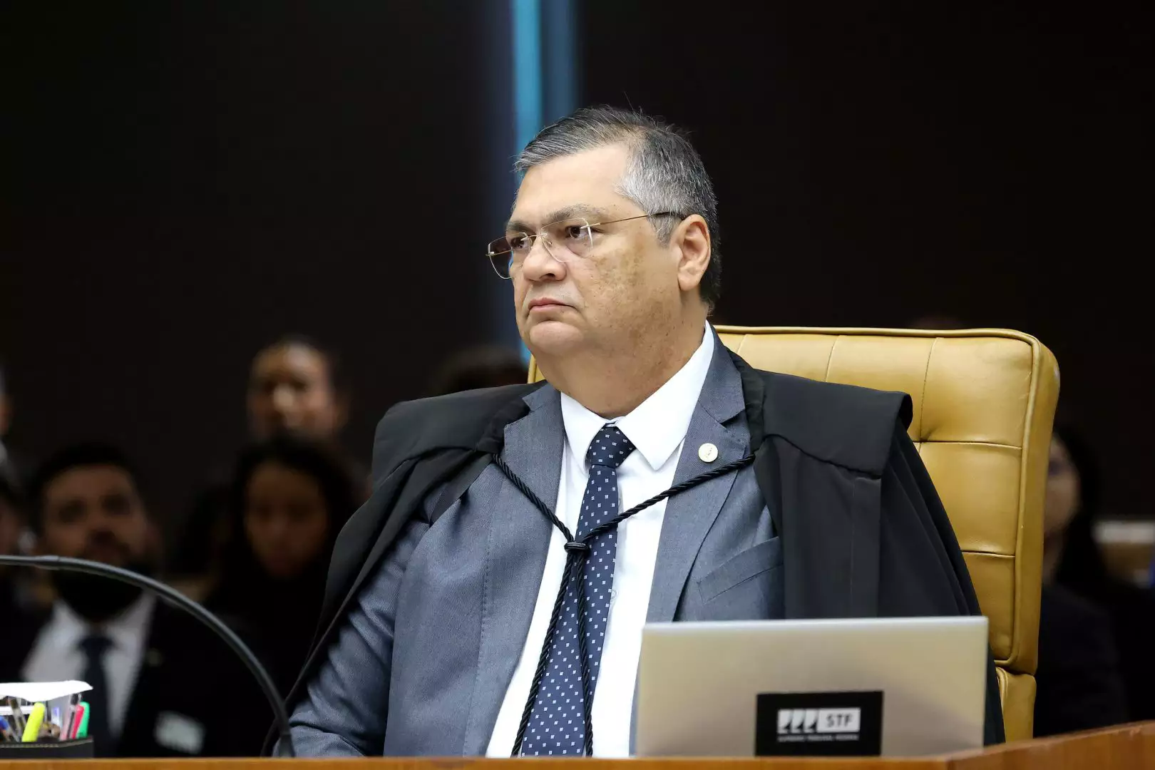 Decisão Arbitrária: Dino Bloqueia Municípios de Pagarem Advogados no Exterior em Caso Mariana