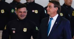 Justiça convoca Bolsonaro para depoimento em processo contra ex-diretor da PRF Silvinei Vasques