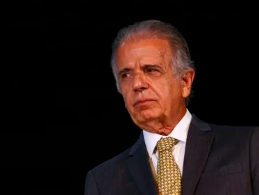 “Interferências Ideológicas Freiam Acordos no Ministério da Defesa, Denuncia José Múcio”