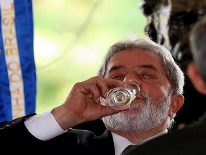 Governo Lula: Enquanto o Povo Sofre, Palácio Gasta R$ 358 mil em Bebidas!