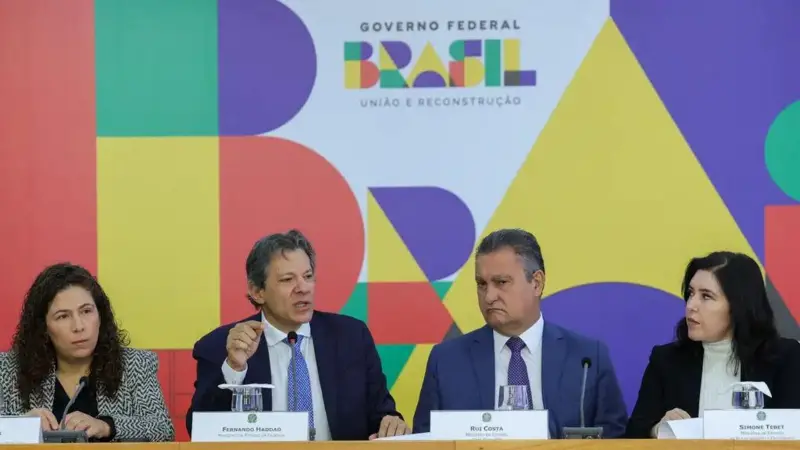 Haddad lança pacote fiscal com meta de economizar R$ 70 bilhões e isenção do IR para quem ganha até R$ 5 mil