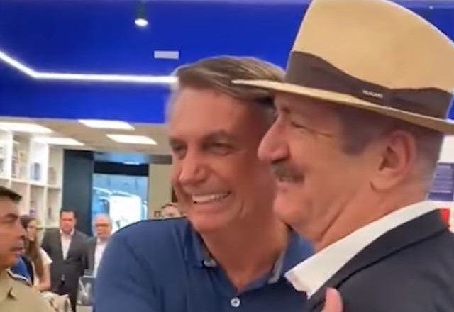 Bolsonaro Elogia Ex-Ministro Petista e Sugere Convite para Novo Mandato