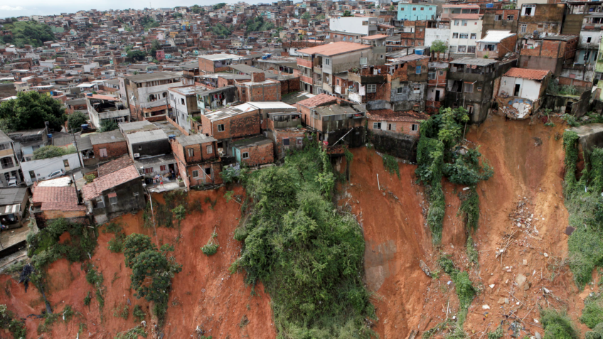 Chuvas Devastadoras em Salvador Bahia: Jovens Desaparecem e Tragédias Multiplicam-se