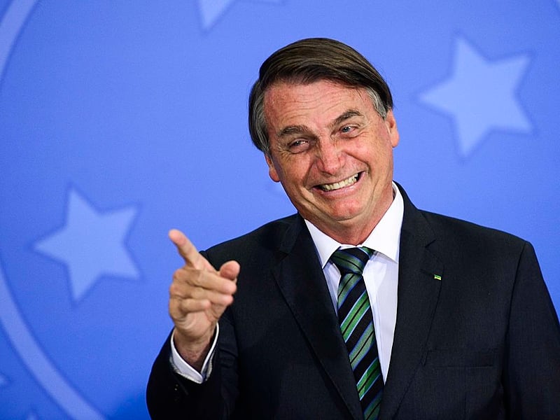 Folha Cede Espaço a Bolsonaro e Surpreende ao Publicar Artigo Polêmico