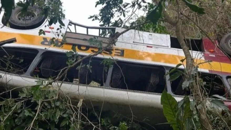 Tragédia na Serra da Barriga: acidente de ônibus deixa 18 mortos, incluindo crianças e uma gestante em Alagoas