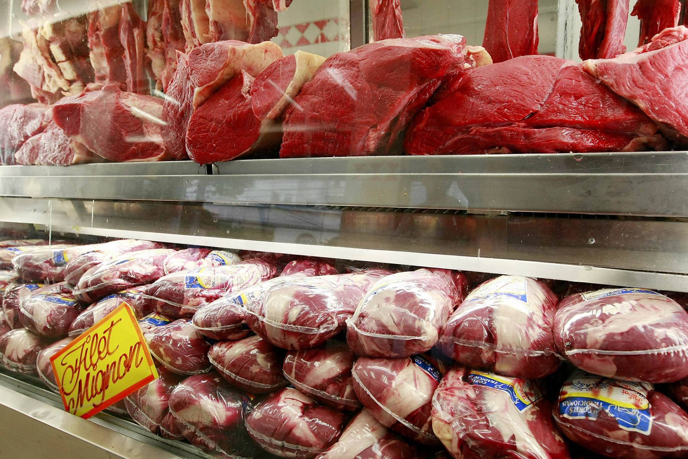 Ceia de Natal amarga no bolso: cesta sobe o dobro da inflação e carne dispara 11%